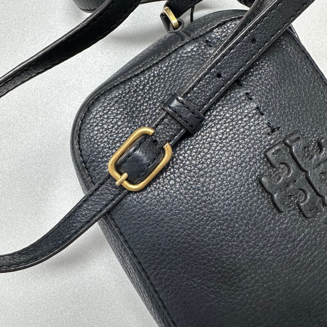 TORY BURCH 토리버치 스티치 가죽 크로스백 상품이미지8