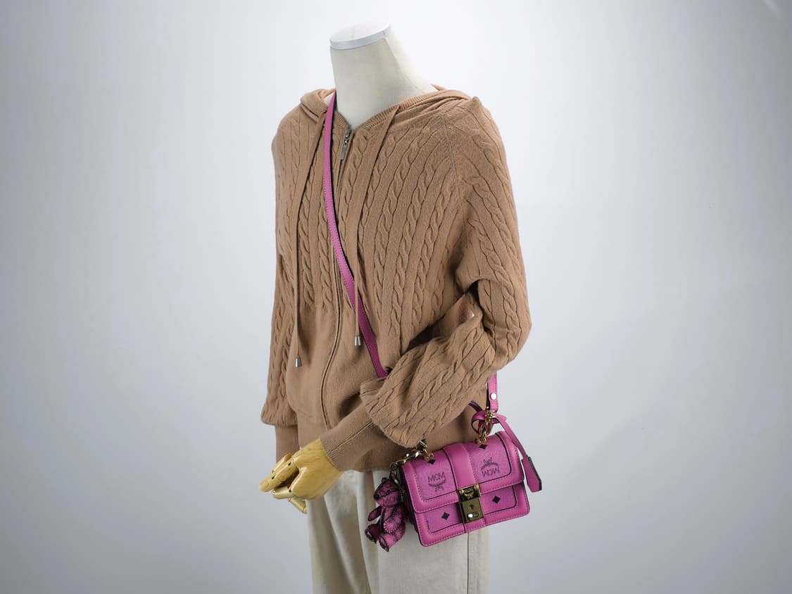 MCM 엠씨엠 비세토스 미니 트레이시 곰인형 키링 사첼백 핑크
 상품이미지2