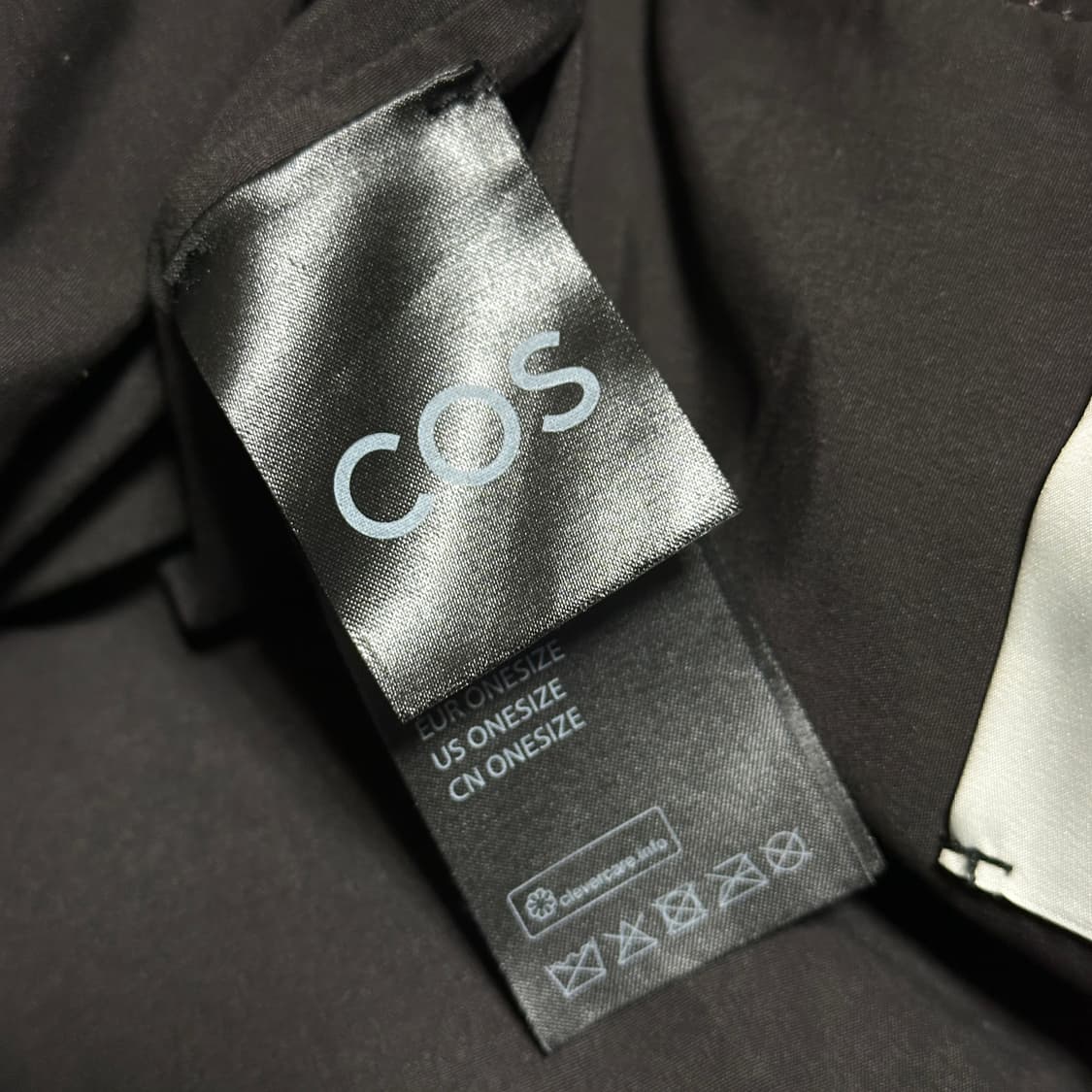 코스 퀄티드 오버사이즈 숄더백 상품이미지5