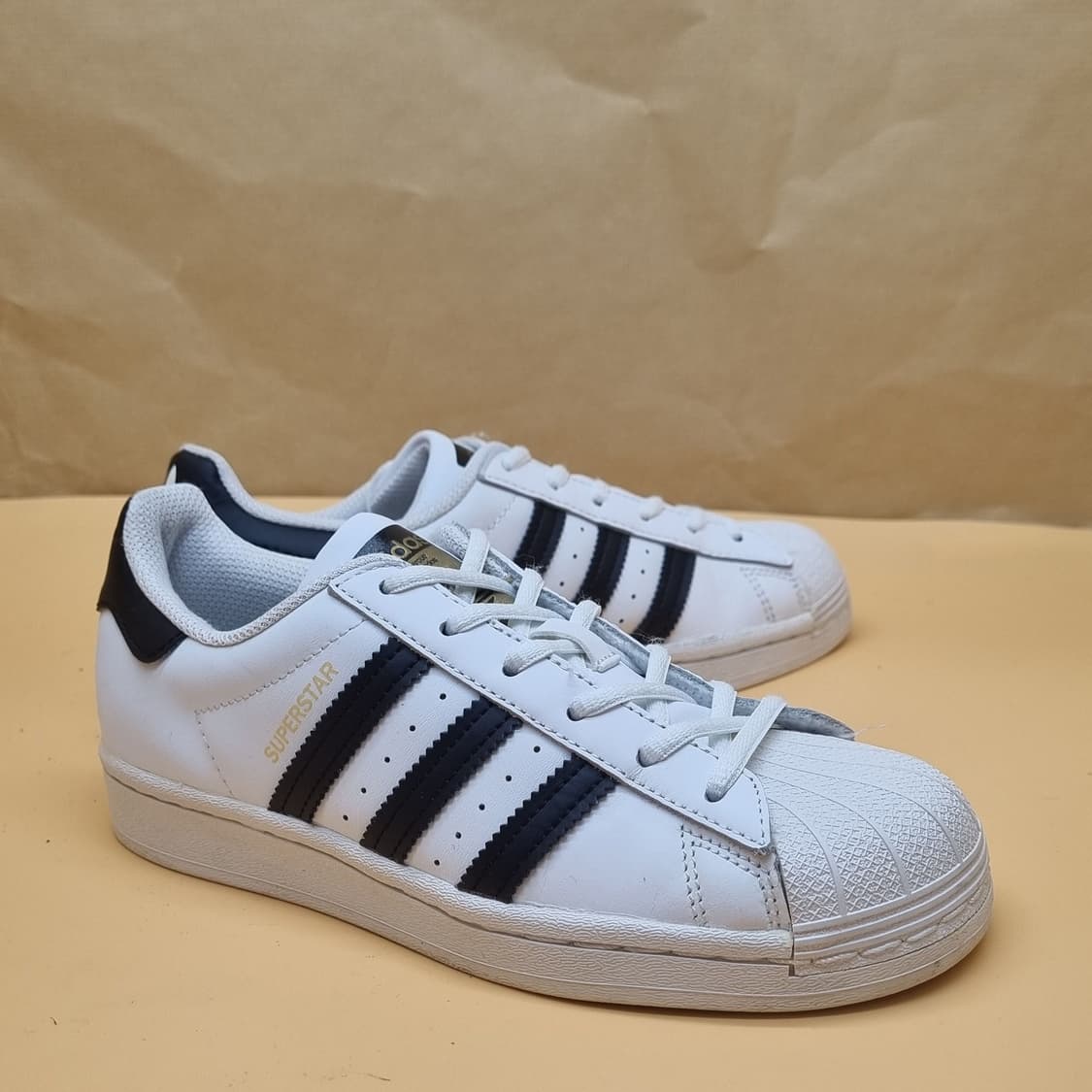 아디다스 슈퍼스타 흰검 스니커즈 220. 상품이미지1