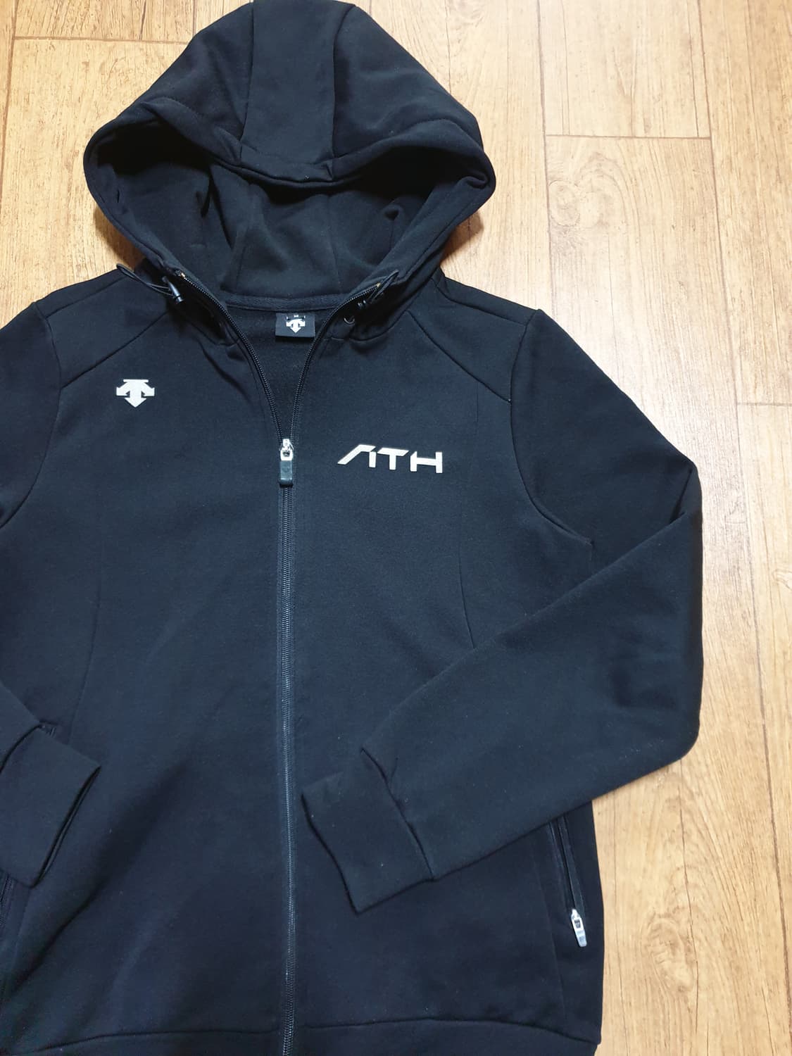 1069 데상트 후드집업 95 사이즈입니다 상품이미지2