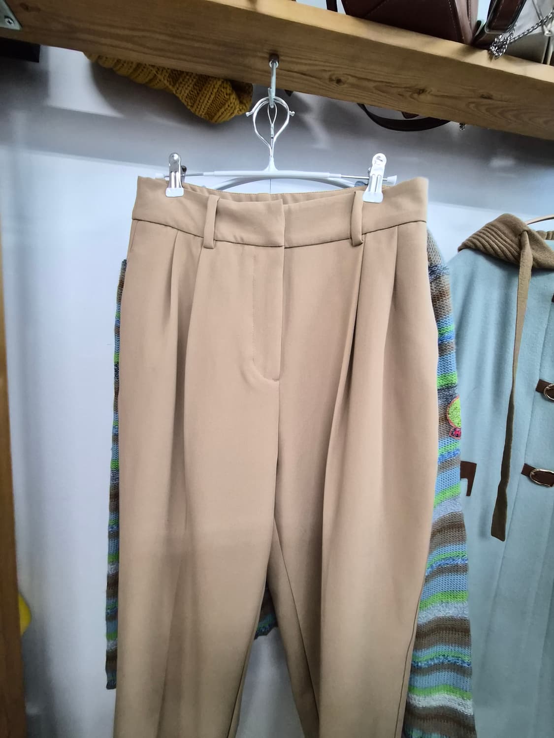 오일릴리 브이넥니트. 자라 핀턱슬랙스 상품이미지9