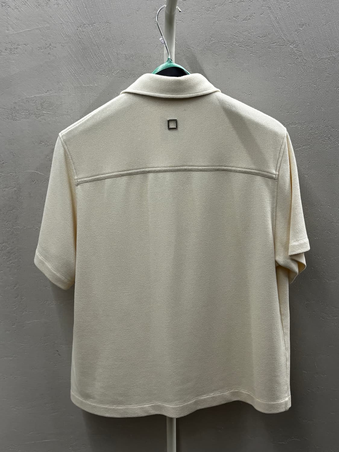 우영미 아이보리 지퍼 반팔 폴로티 L 상품이미지10