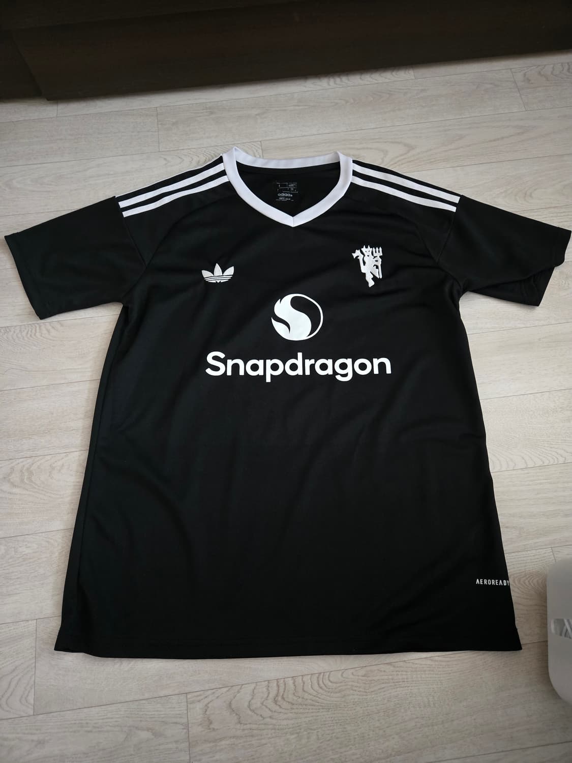 아디다스 맨체스터 유나이티드 2024/25 3rd 골키퍼 반팔 져지  L 상품이미지3