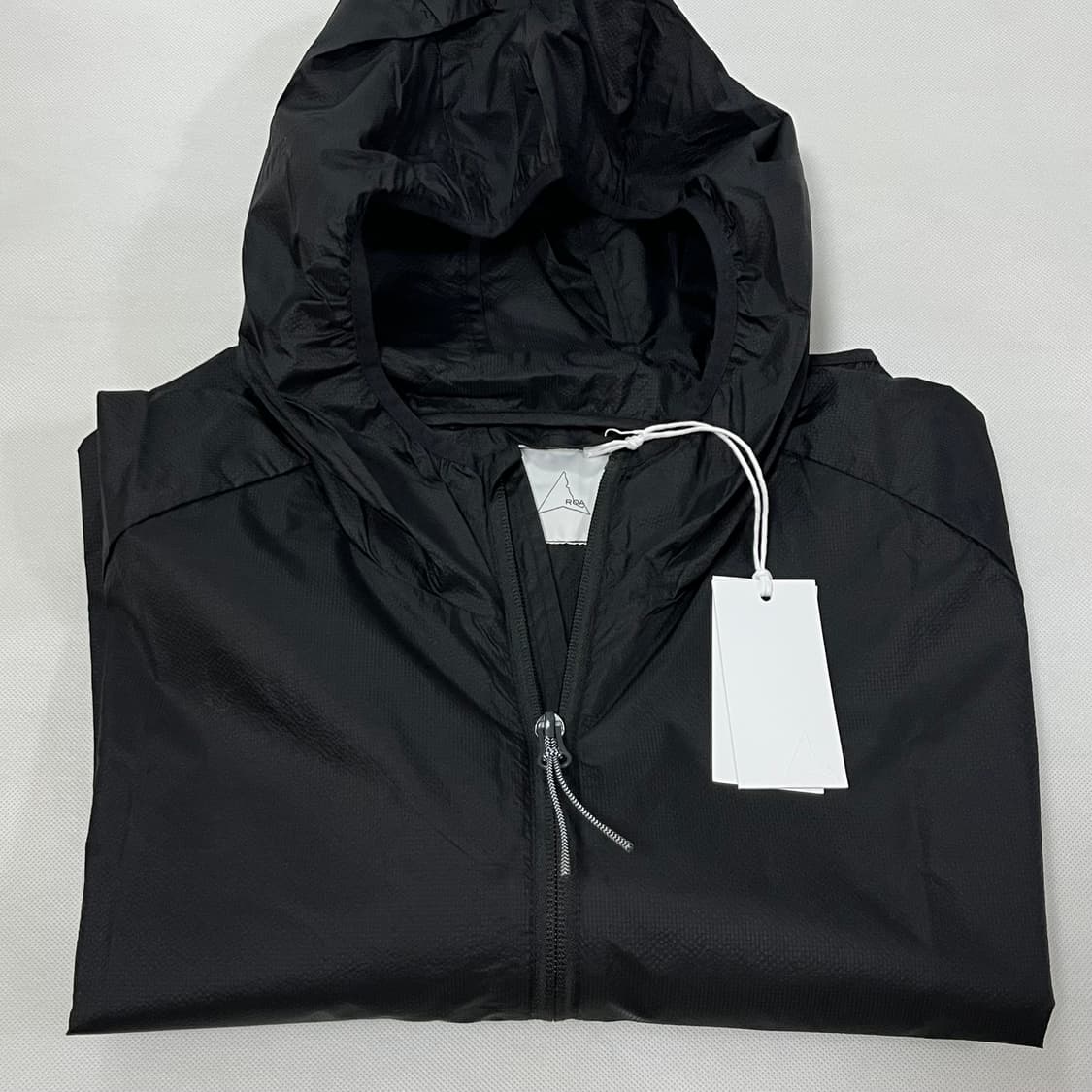 [M,L,XL]로아 하이킹 25fw 휴 패커블 윈드 자켓/블랙 상품이미지4
