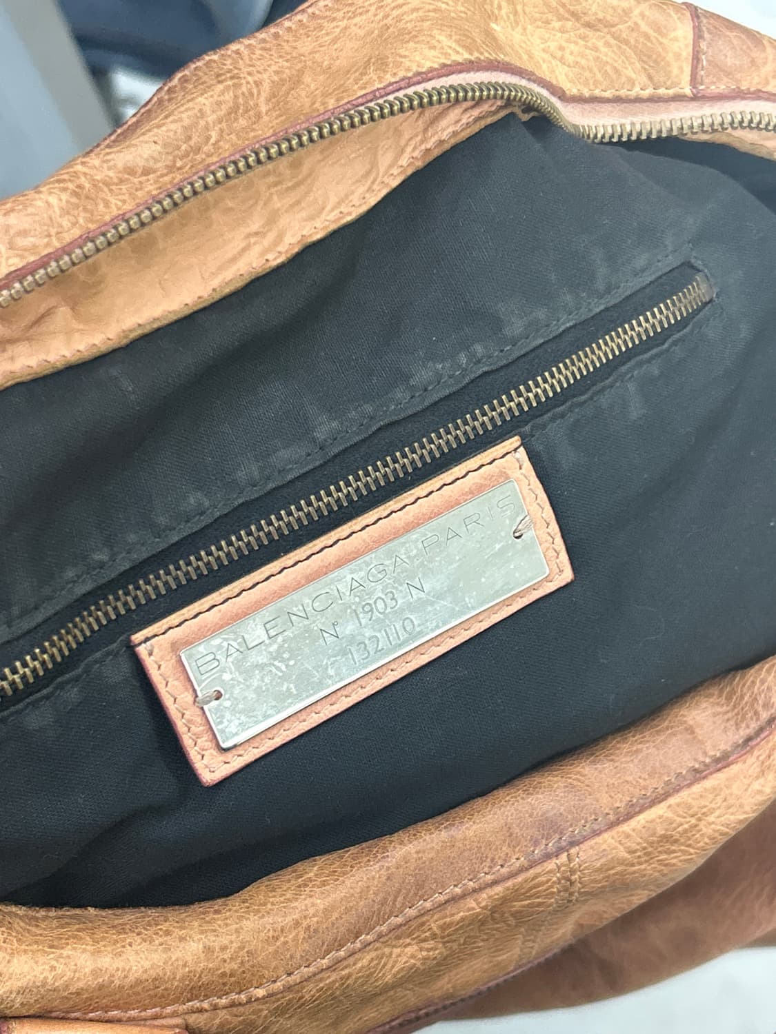 발렌시아가 모터백 미듐 상품이미지3