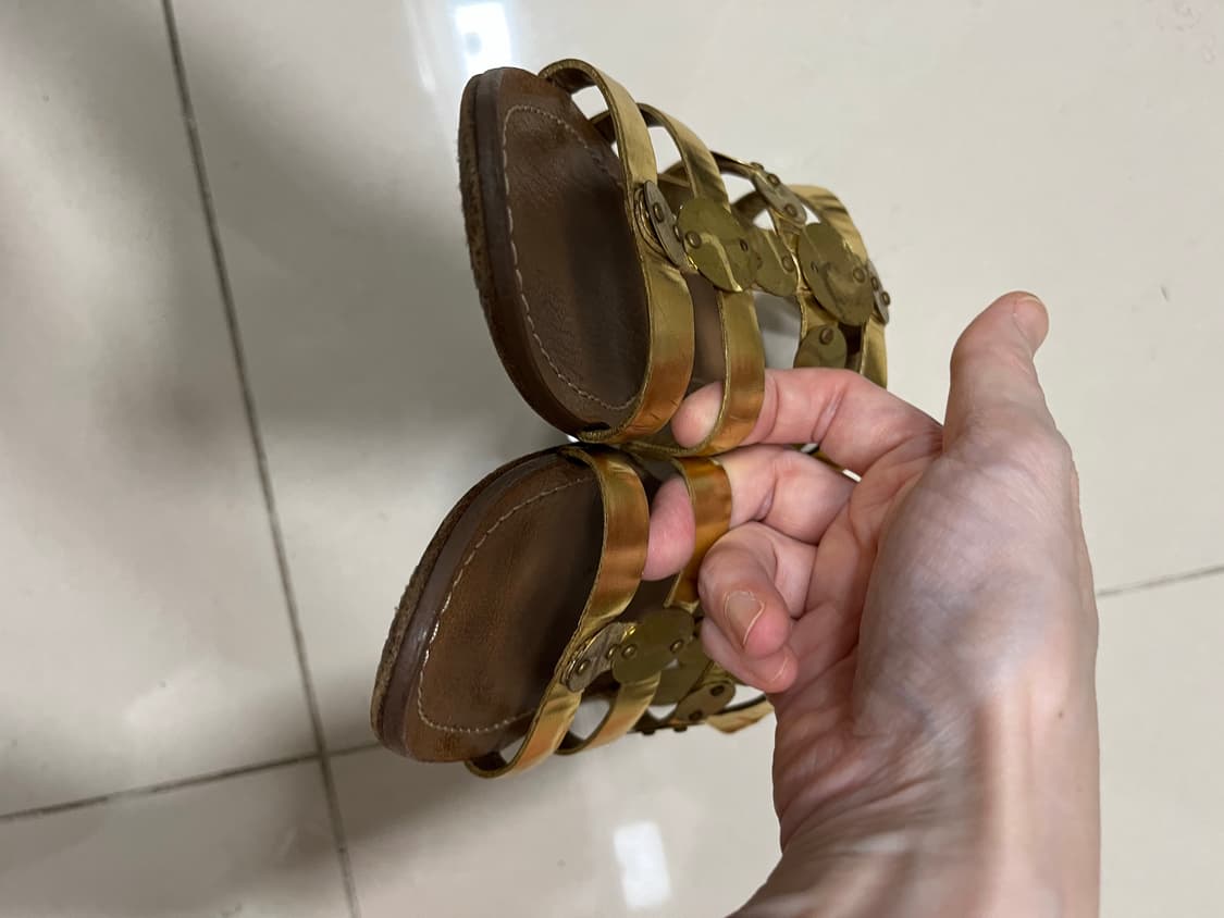 미우미우 골드 글래디에이터 샌들 상품이미지6