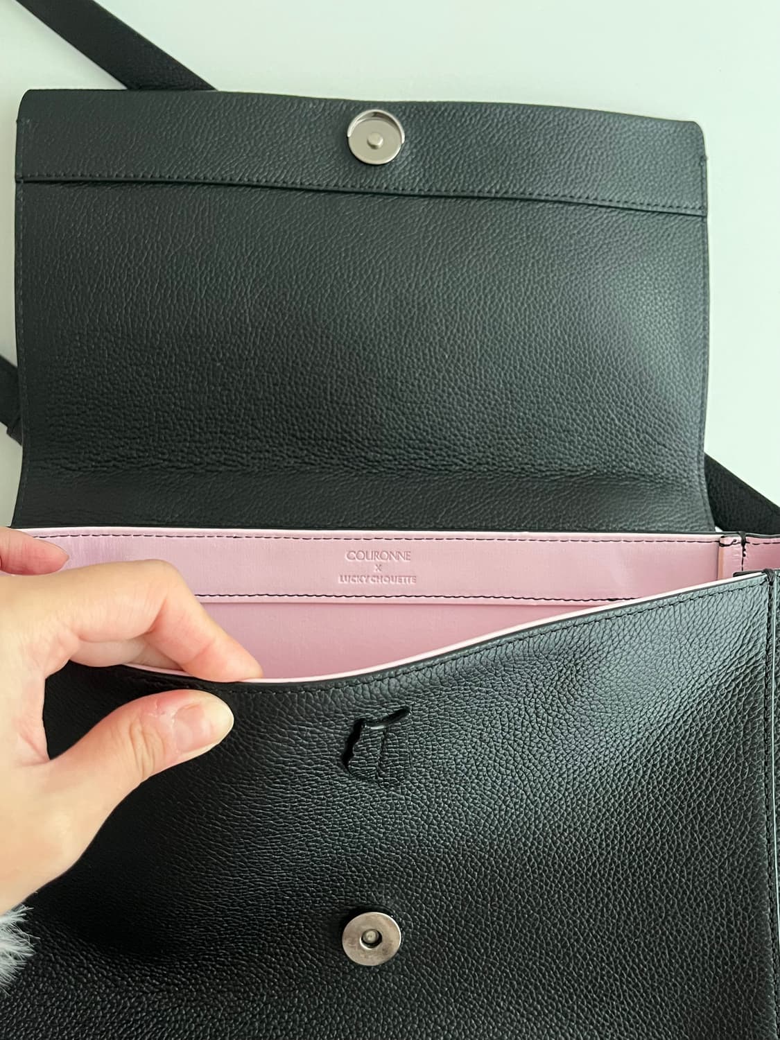 럭키슈에뜨 x 쿠론 크로스백 블랙 상품이미지6