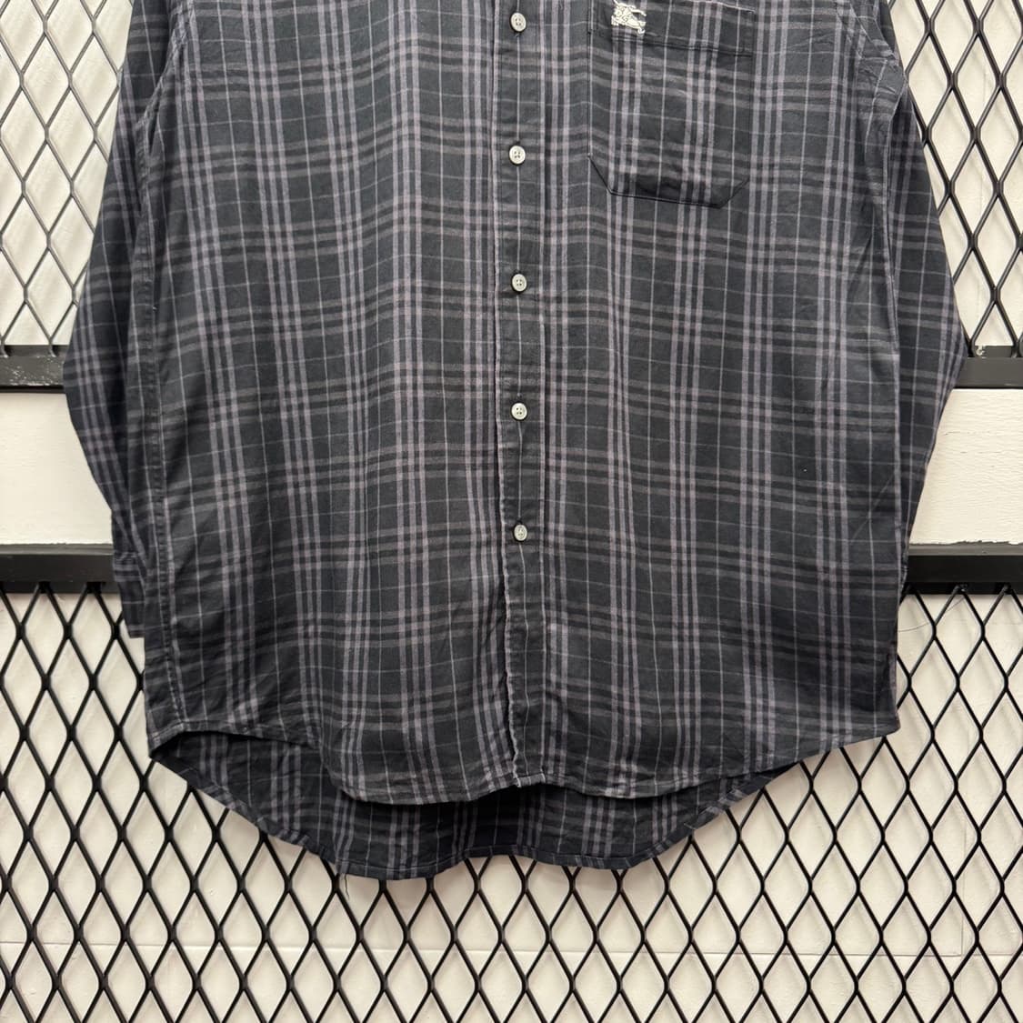 버버리 노바체크 긴팔 셔츠 기사 로고 원포켓 디테일 네이비 상품이미지4