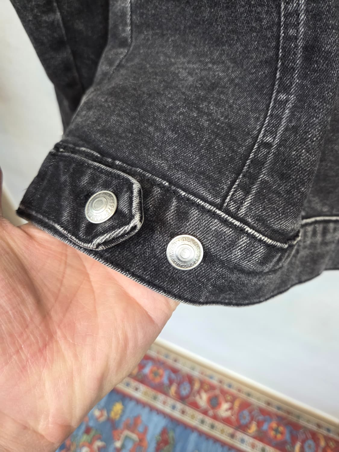 자라 빈티지 워싱 블랙 데님자켓 M 상품이미지3