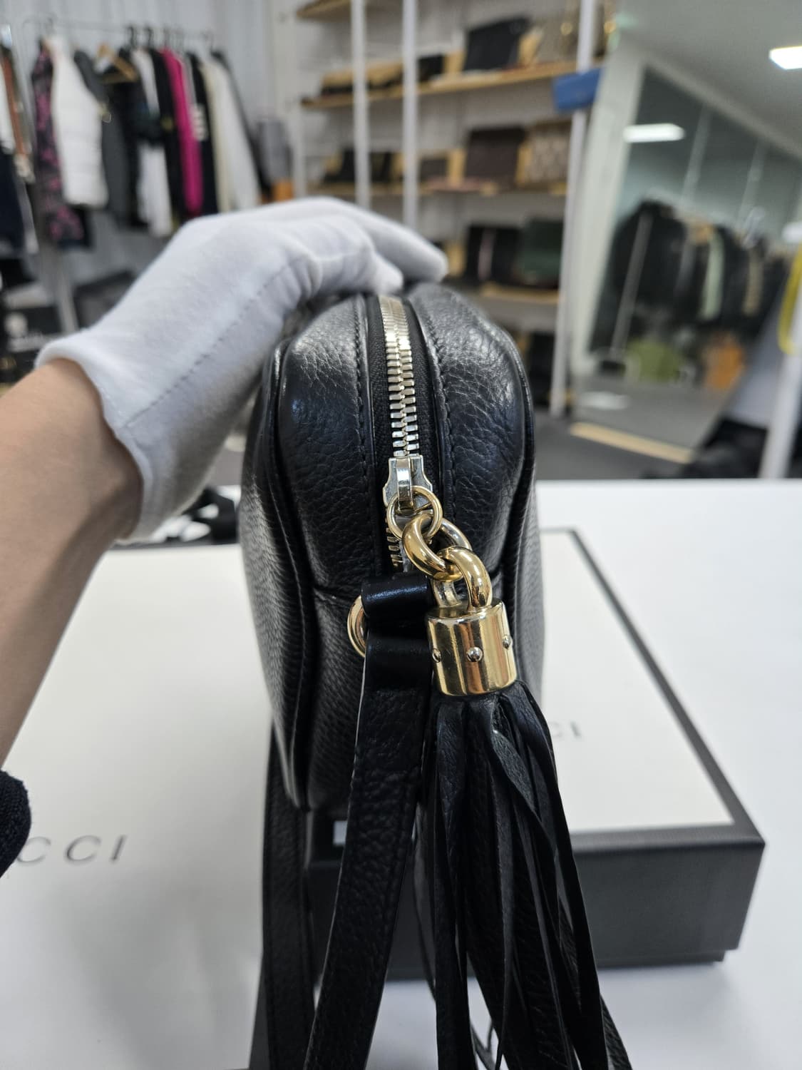 [A급컨디션]구찌 소포 블랙 레더 카메라백 상품이미지3