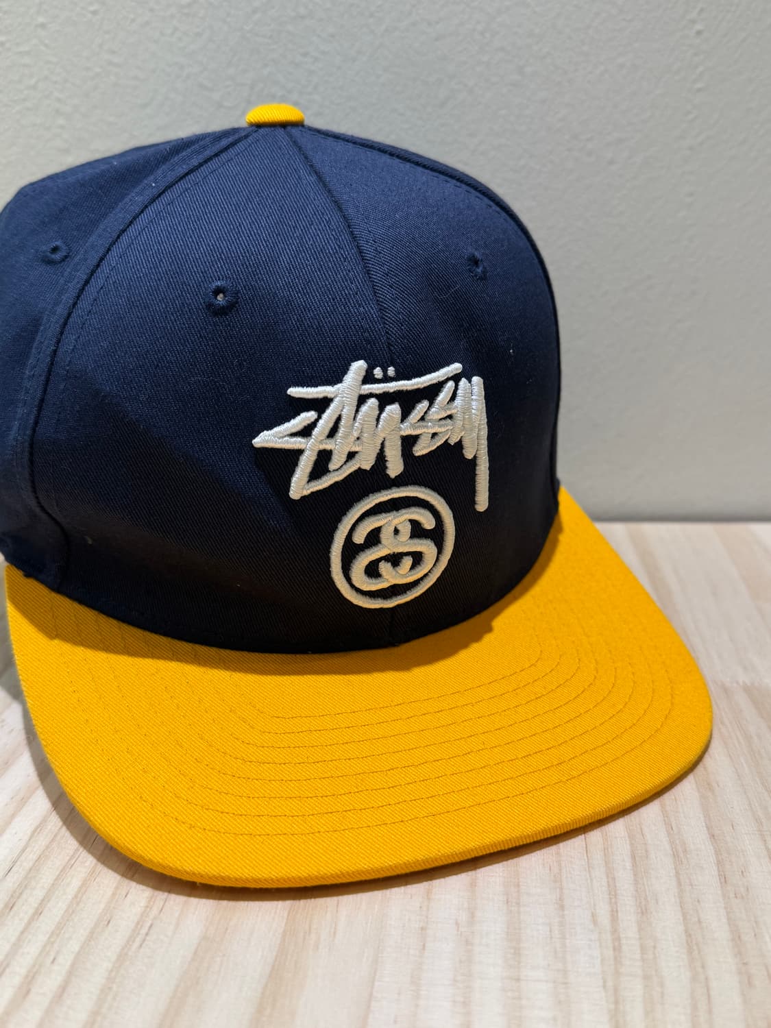 스투시 투톤 자수로고 스냅백 상품이미지2