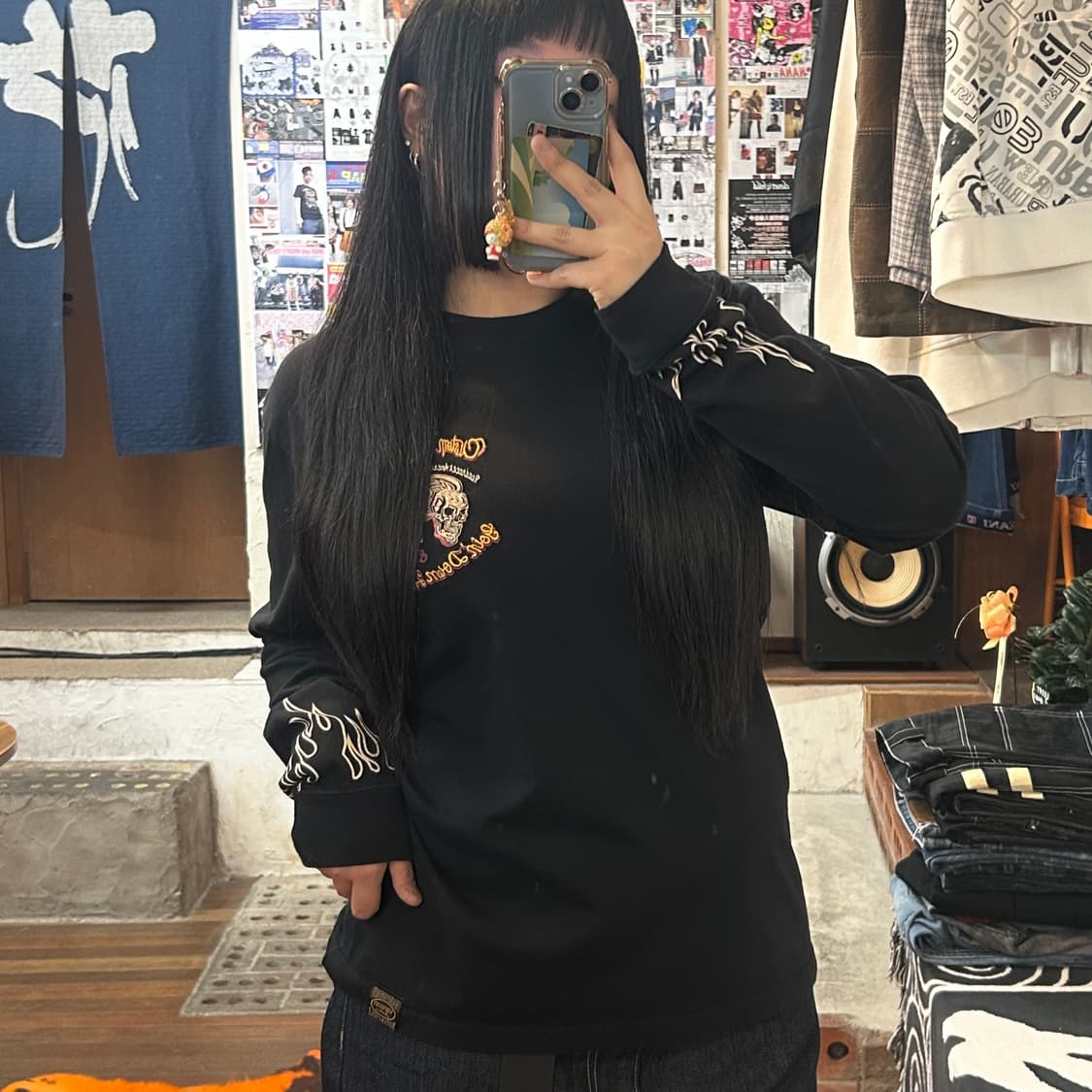 밴슨 레더 스컬 자수 블랙 롱슬리브 상품이미지2