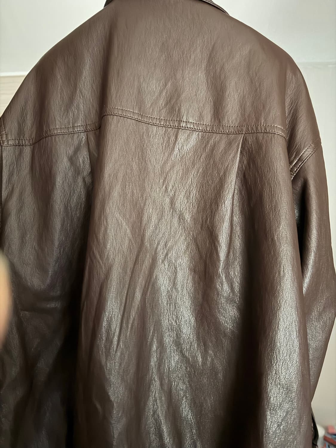 머티리얼랩 26SS 여성 퍼널넥 FAUX 레더 코쿤 자켓 상품이미지5