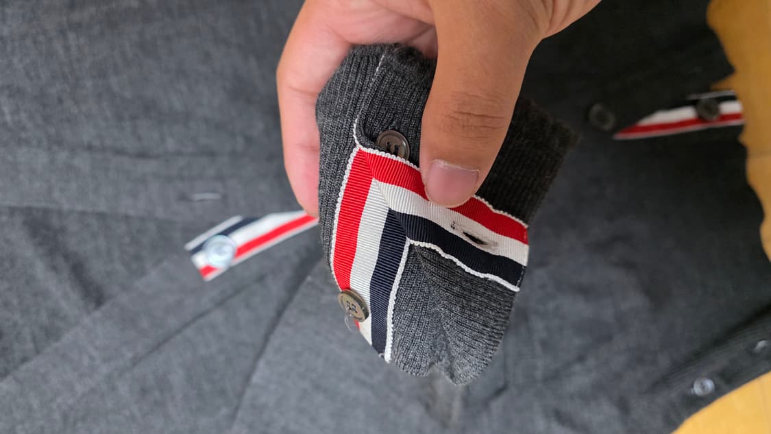 [3,새상품급]톰브라운 메리노울 가디건 다크그레이 상품이미지7