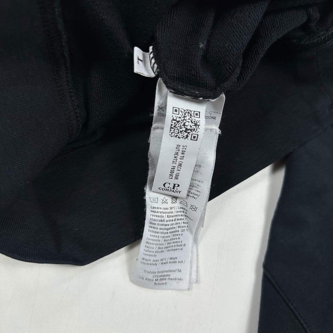 cp컴퍼니 23ss 렌즈 와펜 블랙 맨투맨 (L) 상품이미지6