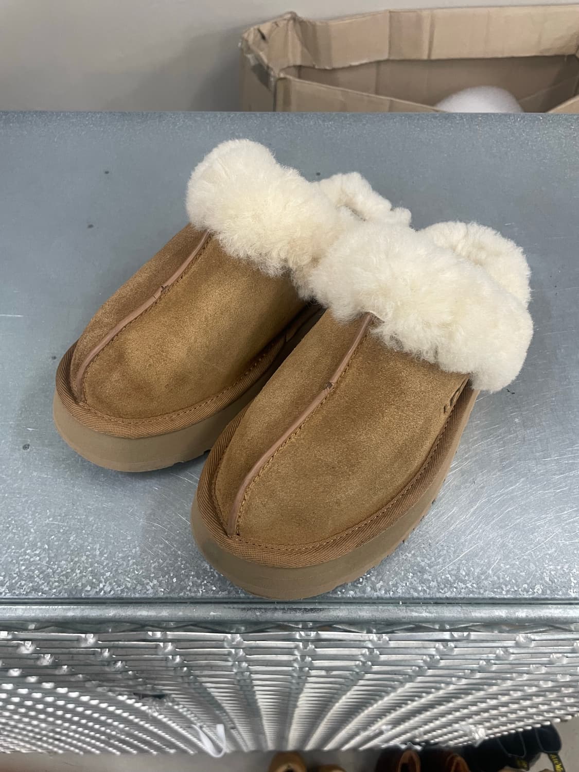 어그 디스케트 슬리퍼 체스트넛 240 상품이미지2