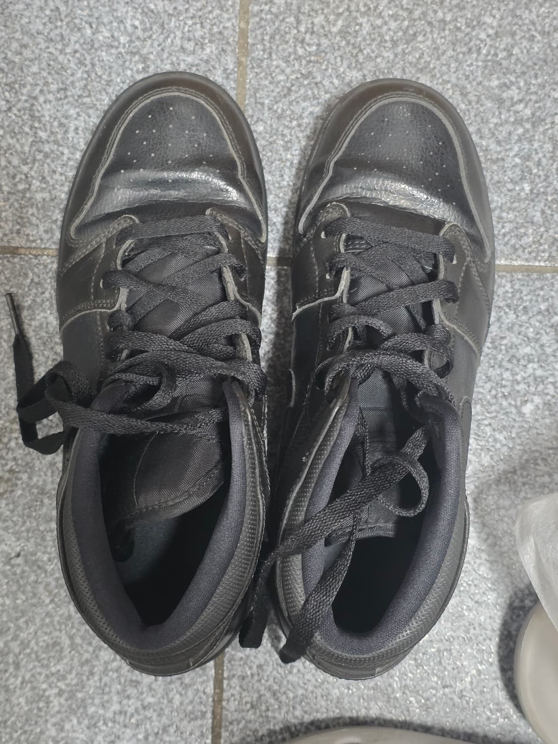 조던1 미드 트리플블랙 250 상품이미지2