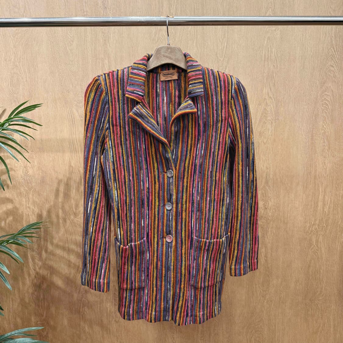 미쏘니 스트라이프 니트 블레이저 테일러드 카라 3버튼 디테일 멀티컬러 상품이미지1