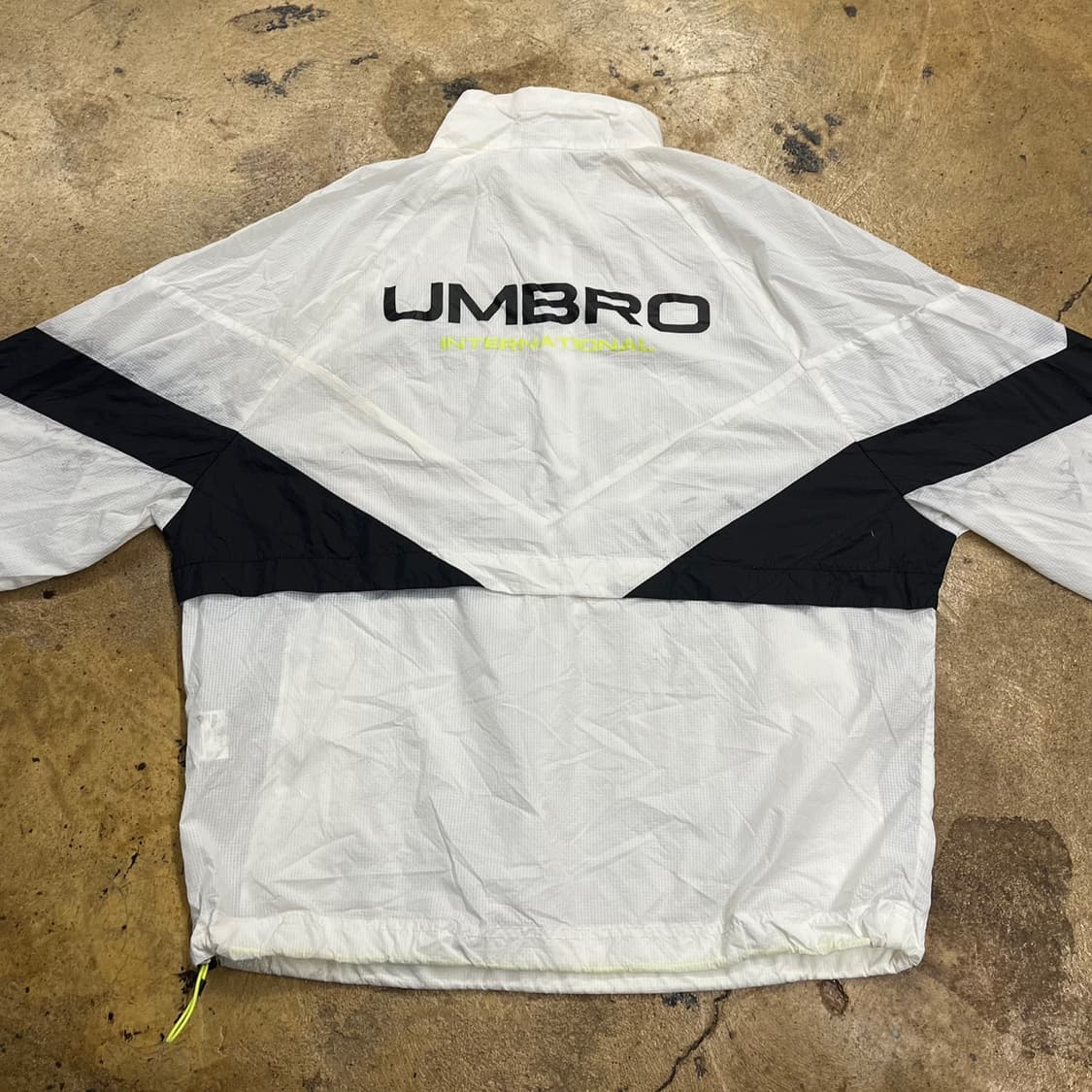 [정품/M] 엄브로 화이트 바람막이 하프집업 b8 상품이미지4