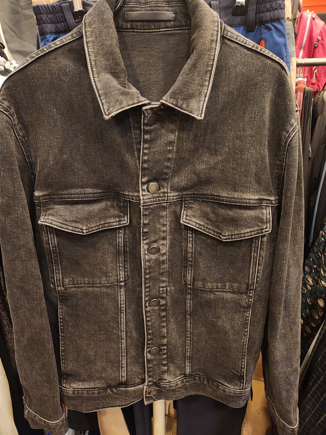 띠어리 흑청 데님 트러커 상품이미지1