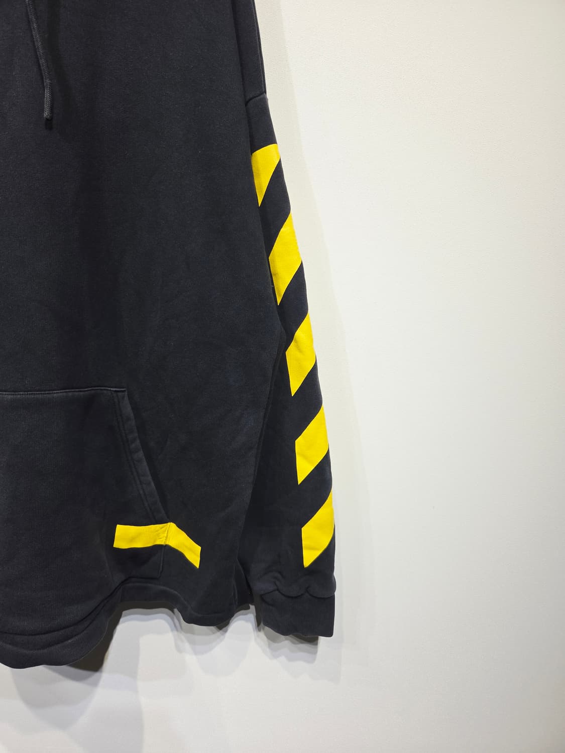 오프화이트 디아고날 애로우 후드티 블랙 상품이미지5