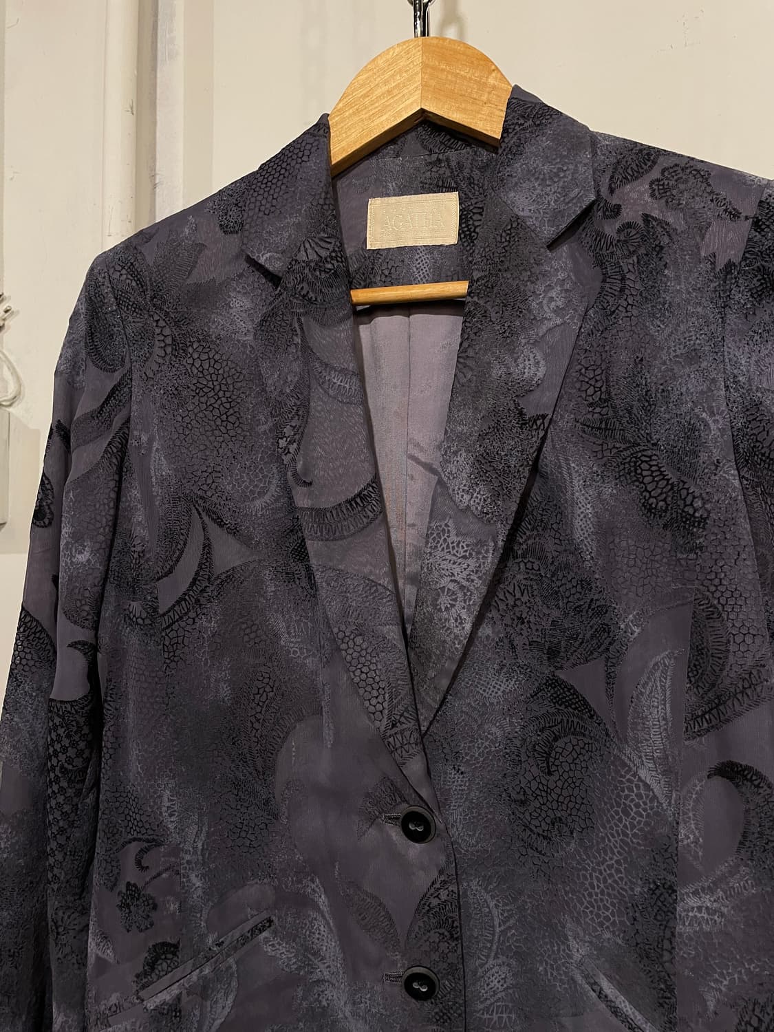 오리엔탈 스웨이드 자수 퍼플 그레이 투버튼 자켓 상품이미지2