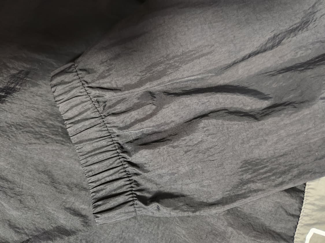 푸마 아노락 우븐 바람막이 사이즈L

사용감 거의 없어요
오염하자없이 깨 상품이미지2