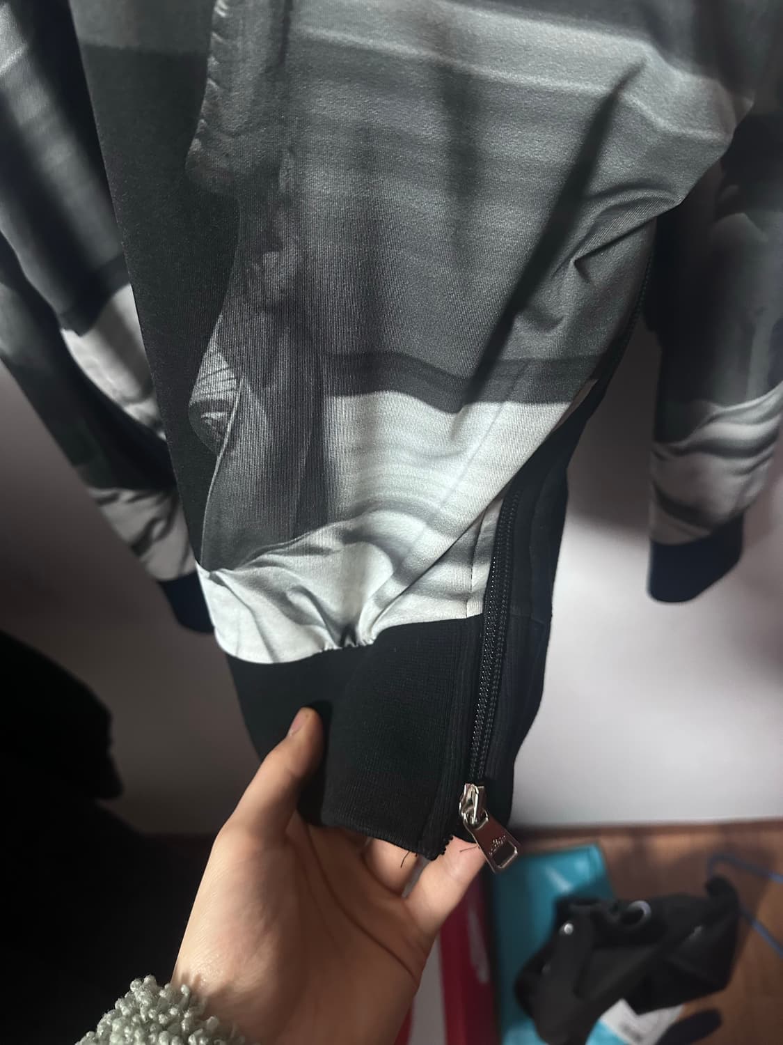 닐바렛 L사이즈 실크?맨투맨 상품이미지4