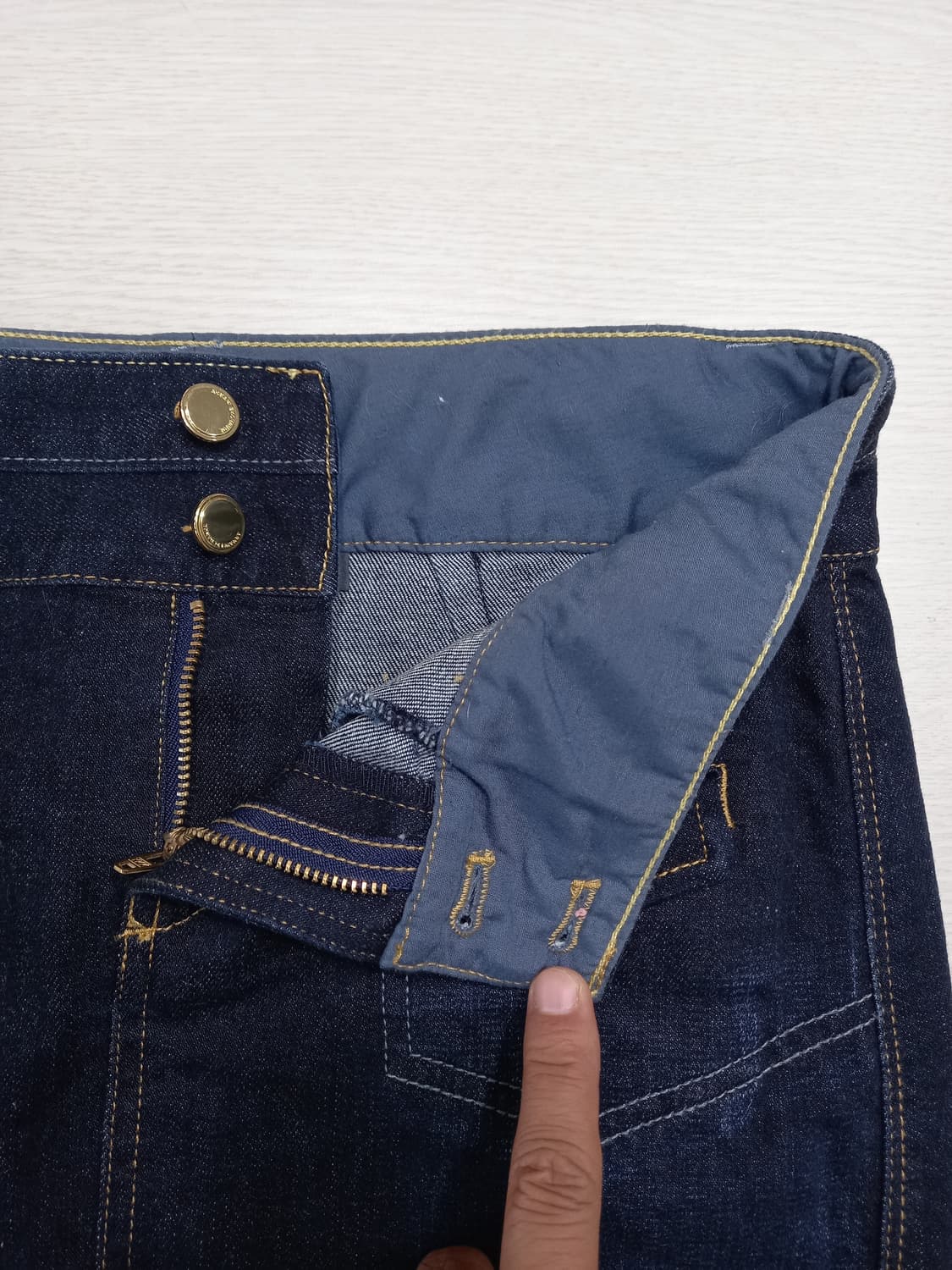 28 새상품 Armani Exchange 스판 데님 미니스커트28-879 상품이미지3