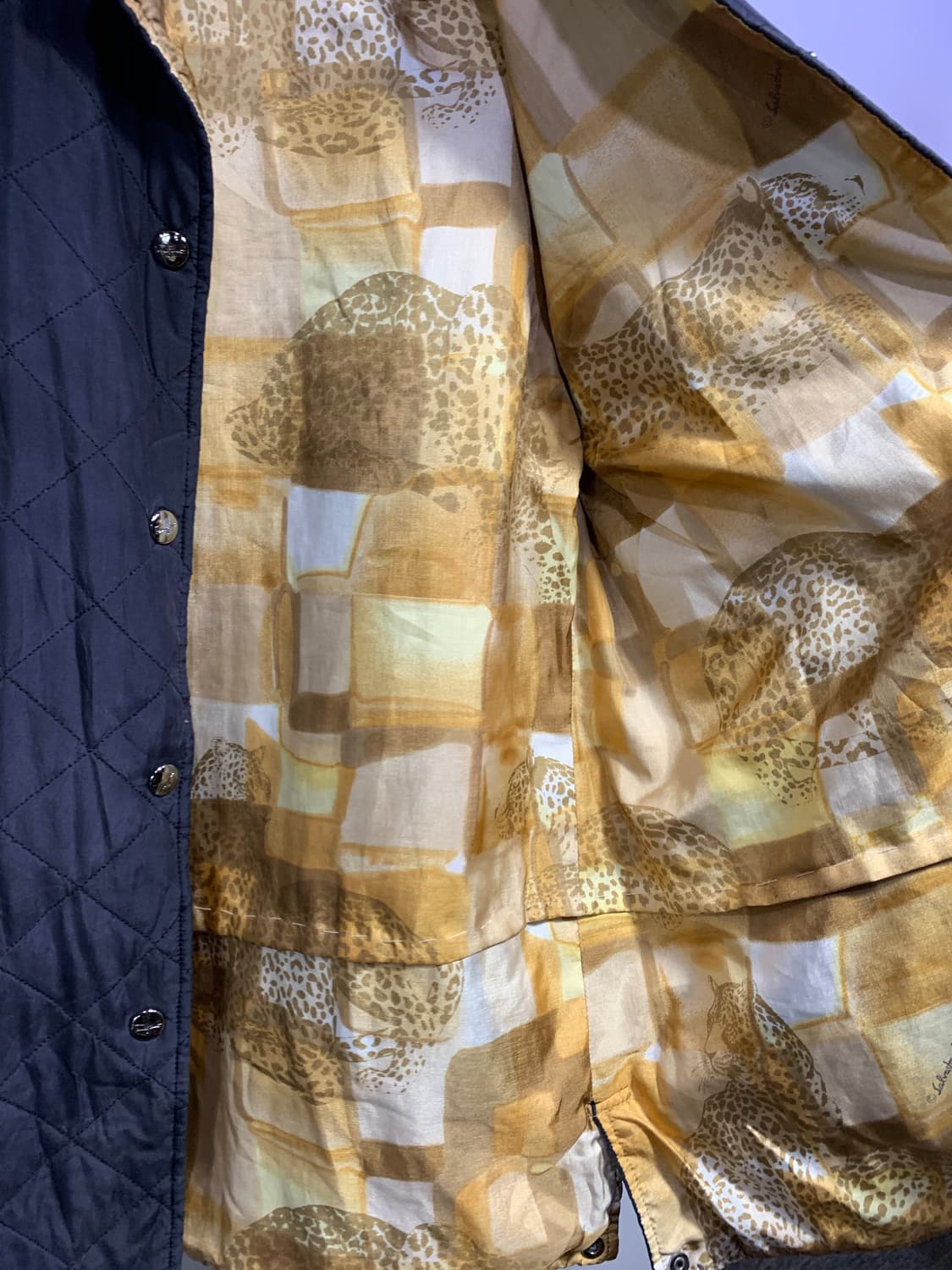 페레가모 퀄팅자켓 판매합니다 상품이미지6