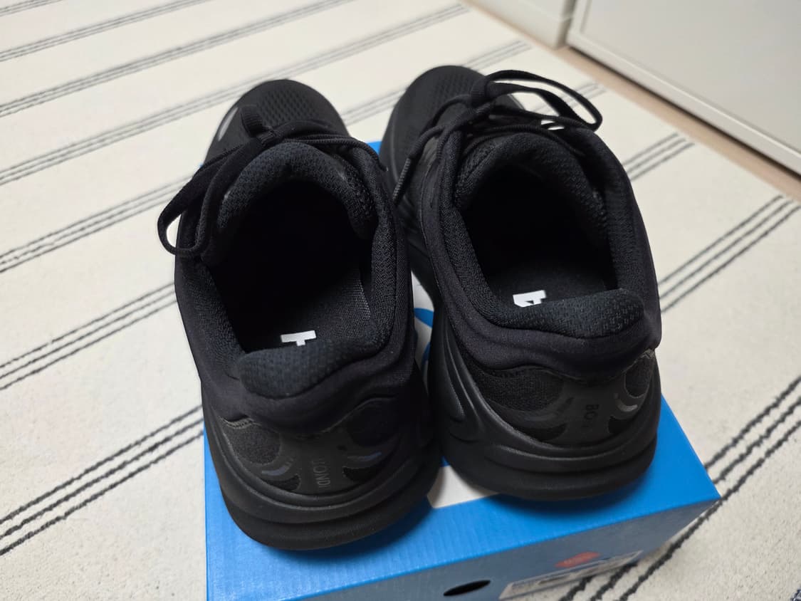 호카 여성 본디9 와이드 245 팝니다 상품이미지4