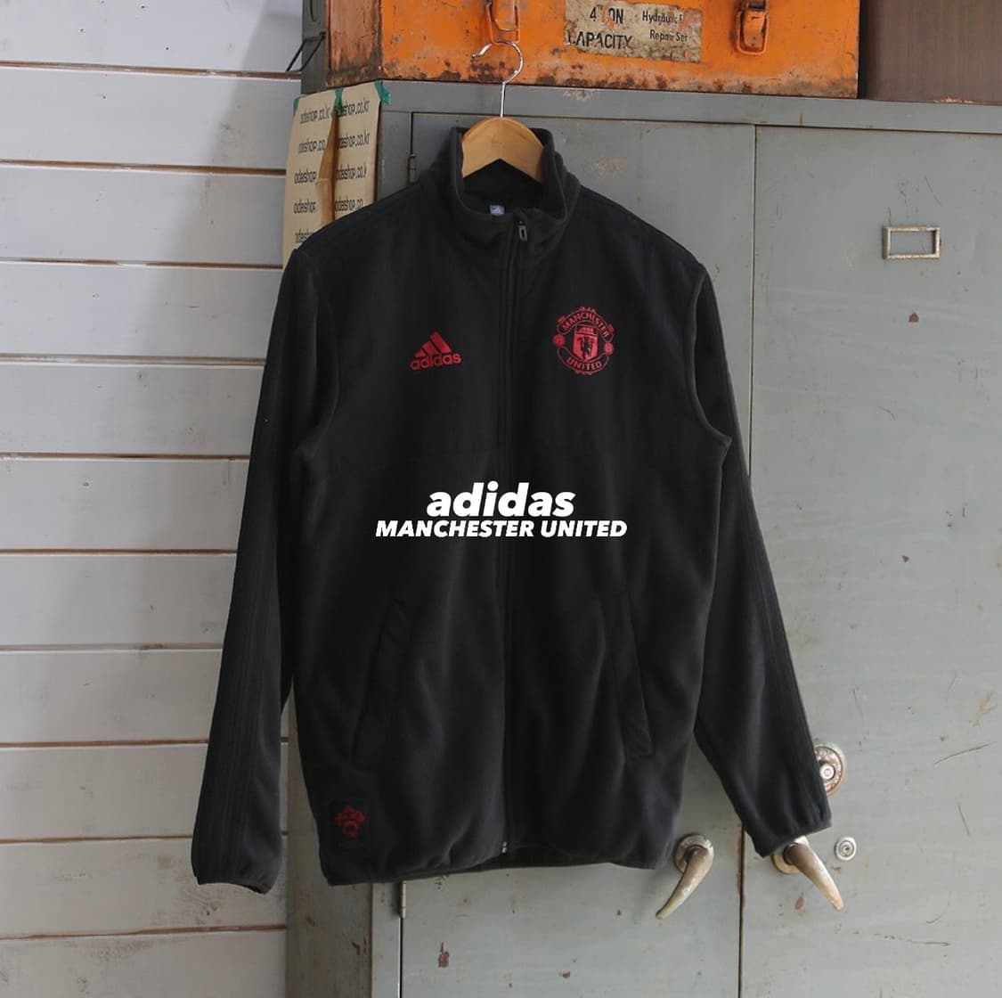 (착용컷) 아디다스 맨유 후리스 자켓 (남성용 M) 상품이미지1