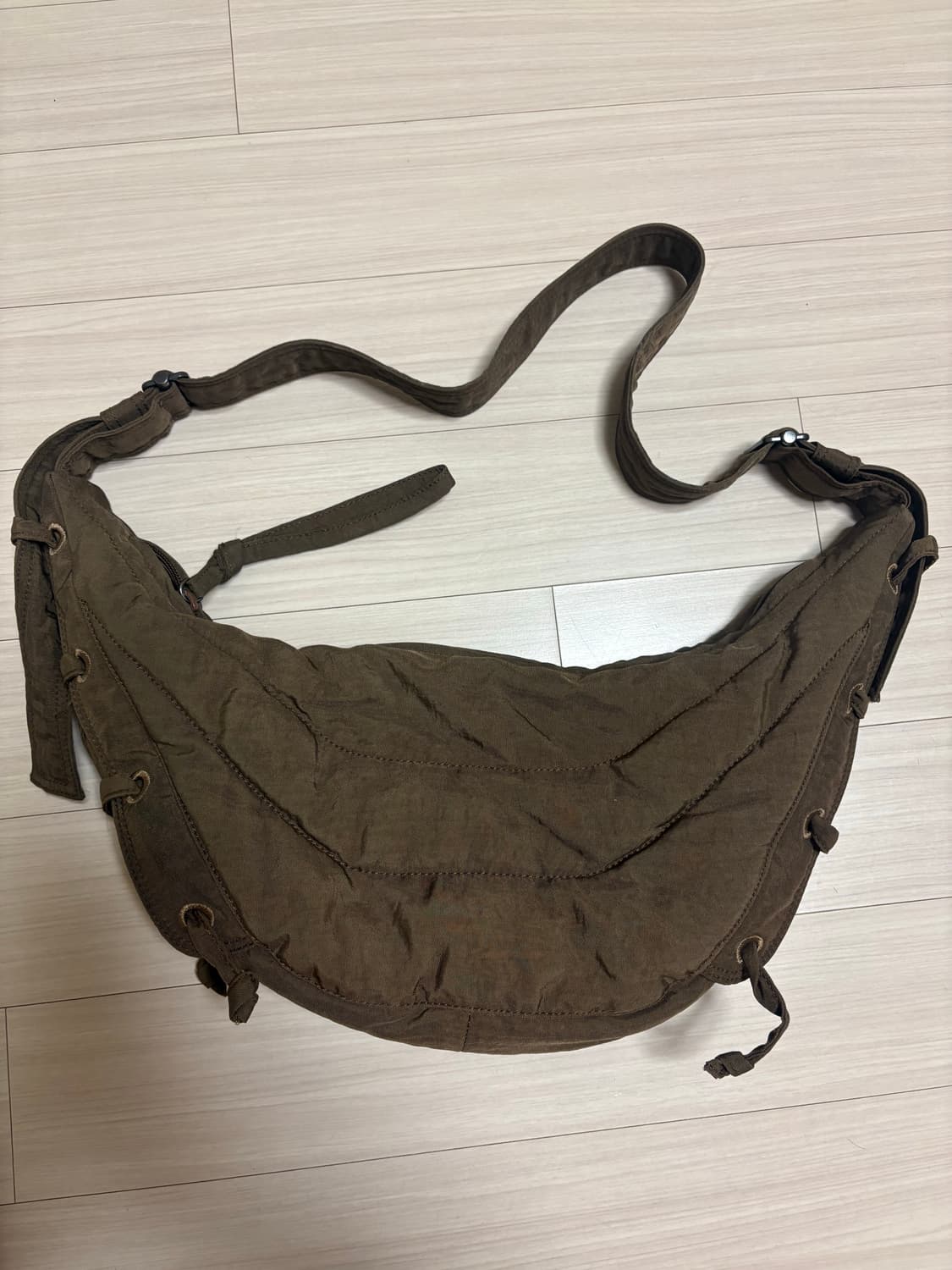 르메르 게임백 코비차브라운(스몰) 판매합니다 상품이미지1