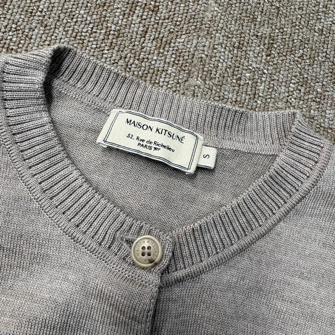 매장판 메종키츠네  폭스패치 라운드 가디건 상품이미지4