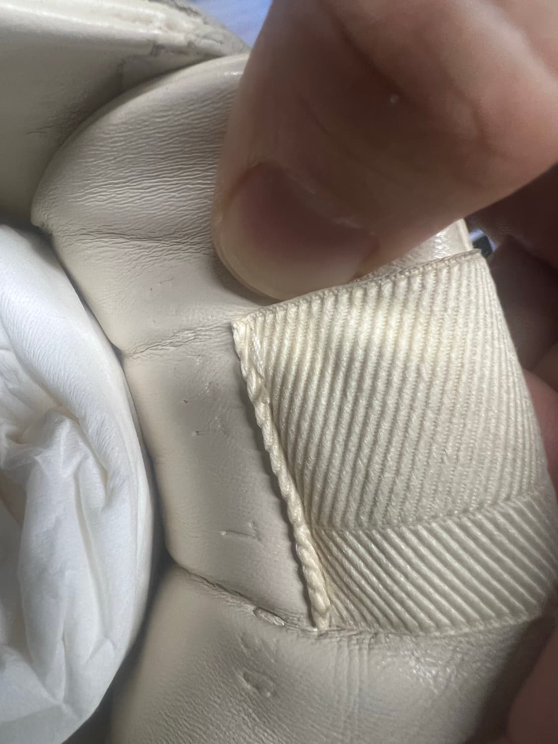 구찌 백화점 정품 라이톤 띠로고 265사이즈 스니커즈 아이보리 50087 상품이미지7