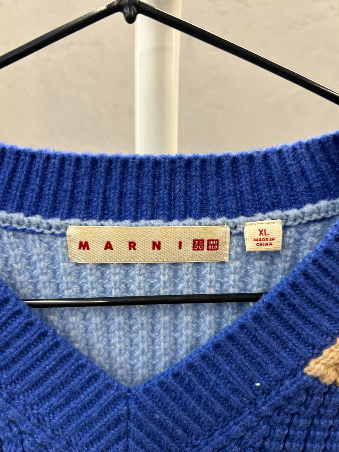 MARNI X 유니클로 블루 브이넥 니트 상품이미지4