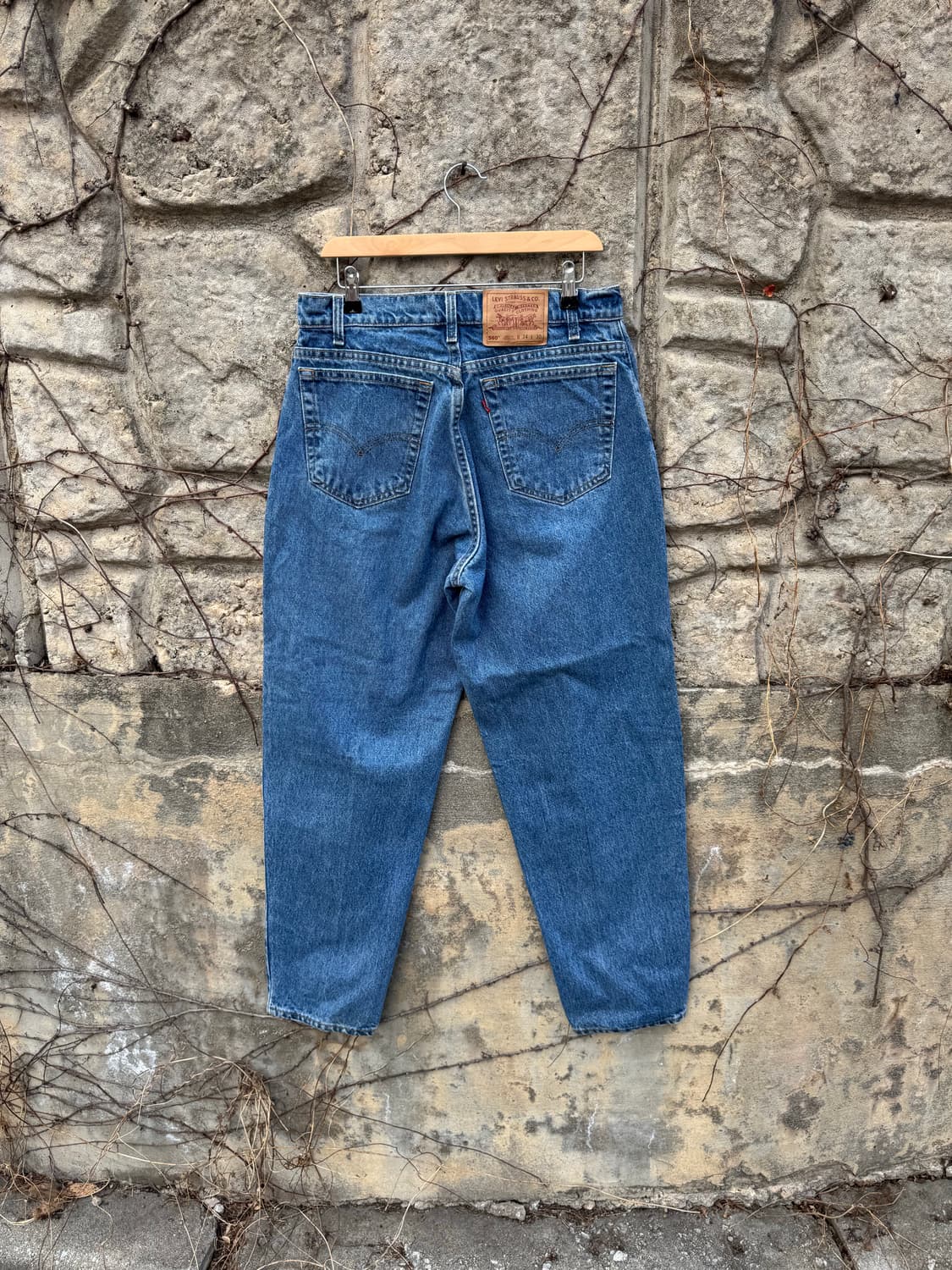 90s 리바이스 빈티지 560 루즈 테이퍼드핏 워싱 데님 팬츠 상품이미지2
