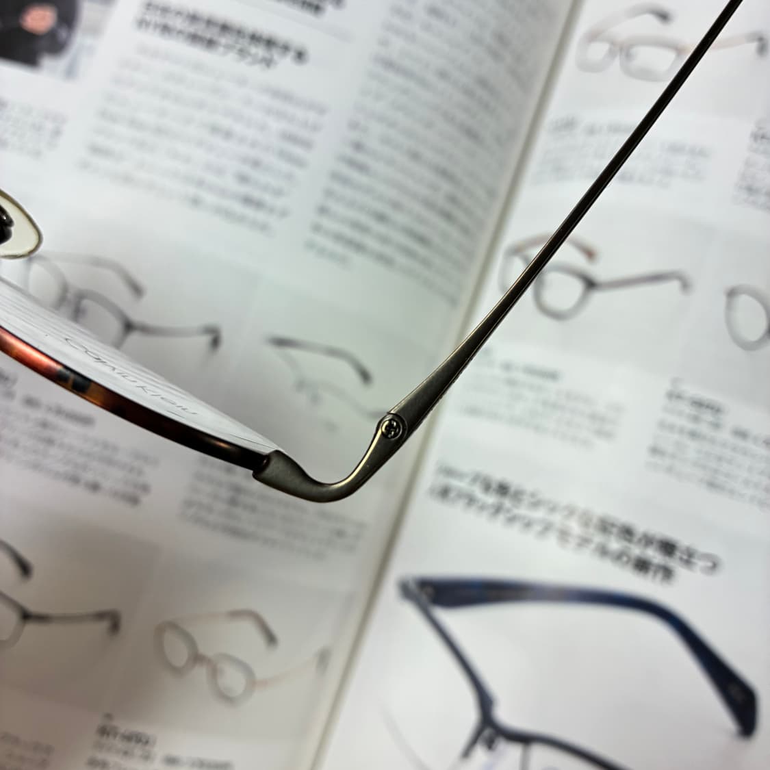 Calvin Klein 캘빈클라인 엔틱골드 반무테 티타늄 안경 상품이미지5