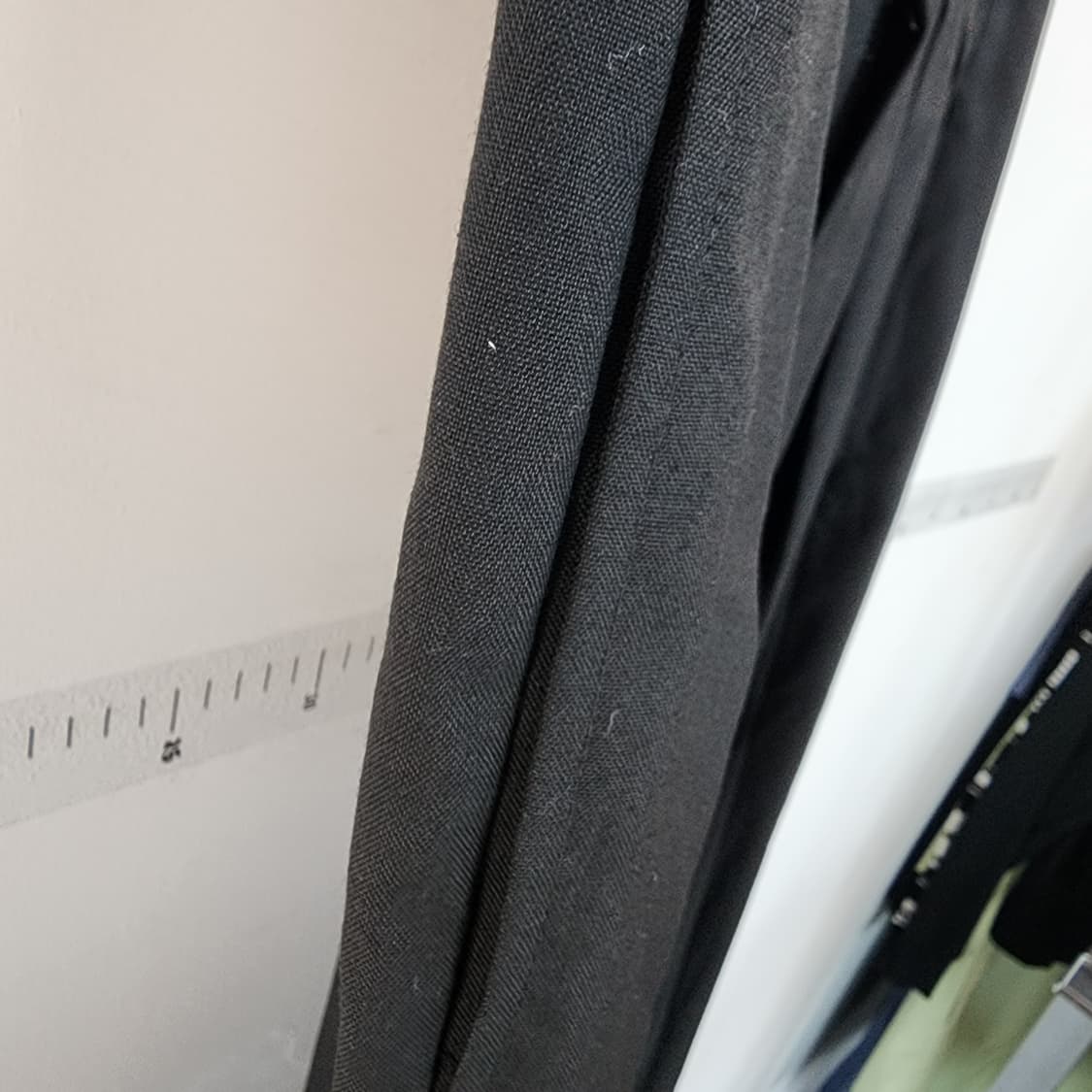 스튜디오 톰보이 검정색 플리츠 와이드 팬츠 상품이미지3