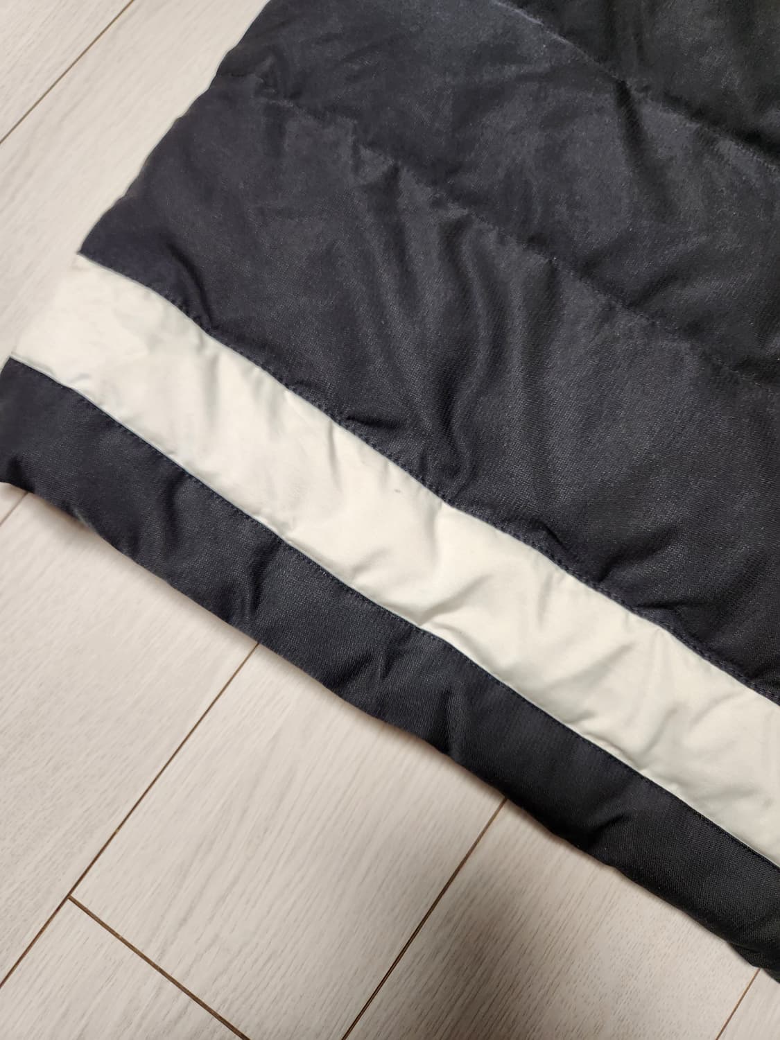 아디다스 티로15 롱패딩

사용감 및 흰부분들 때타있어요(사진참조,손빨래 상품이미지7