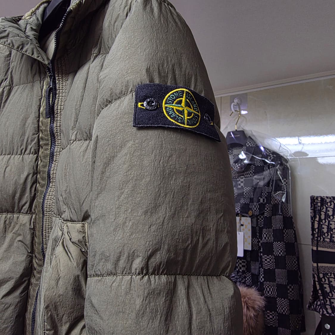 {클로젯}[L][여분단추 구성]스톤아일랜드 크링클랩스 후드 숏 대운 패딩 상품이미지2