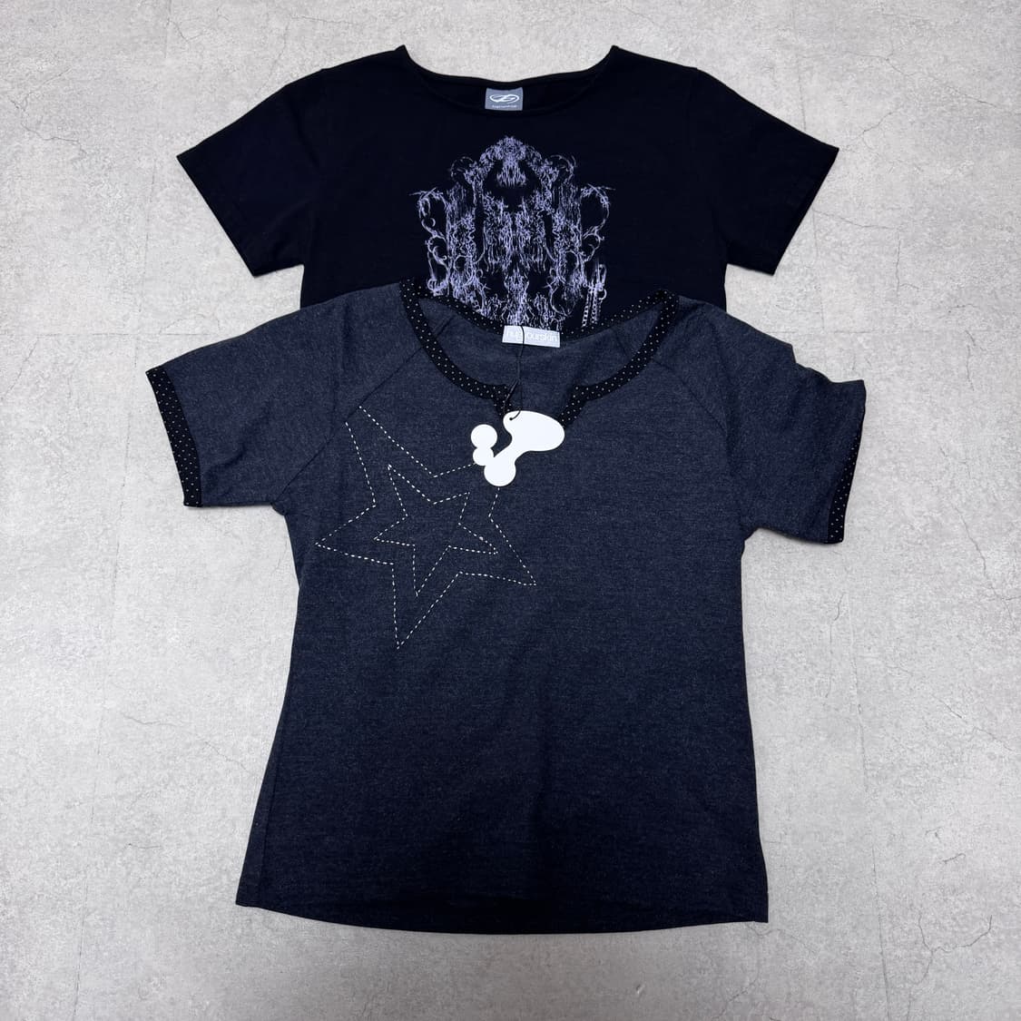 일괄) 허그유어스킨 스티치 스타 반팔 차콜+체인 티셔츠 상품이미지1