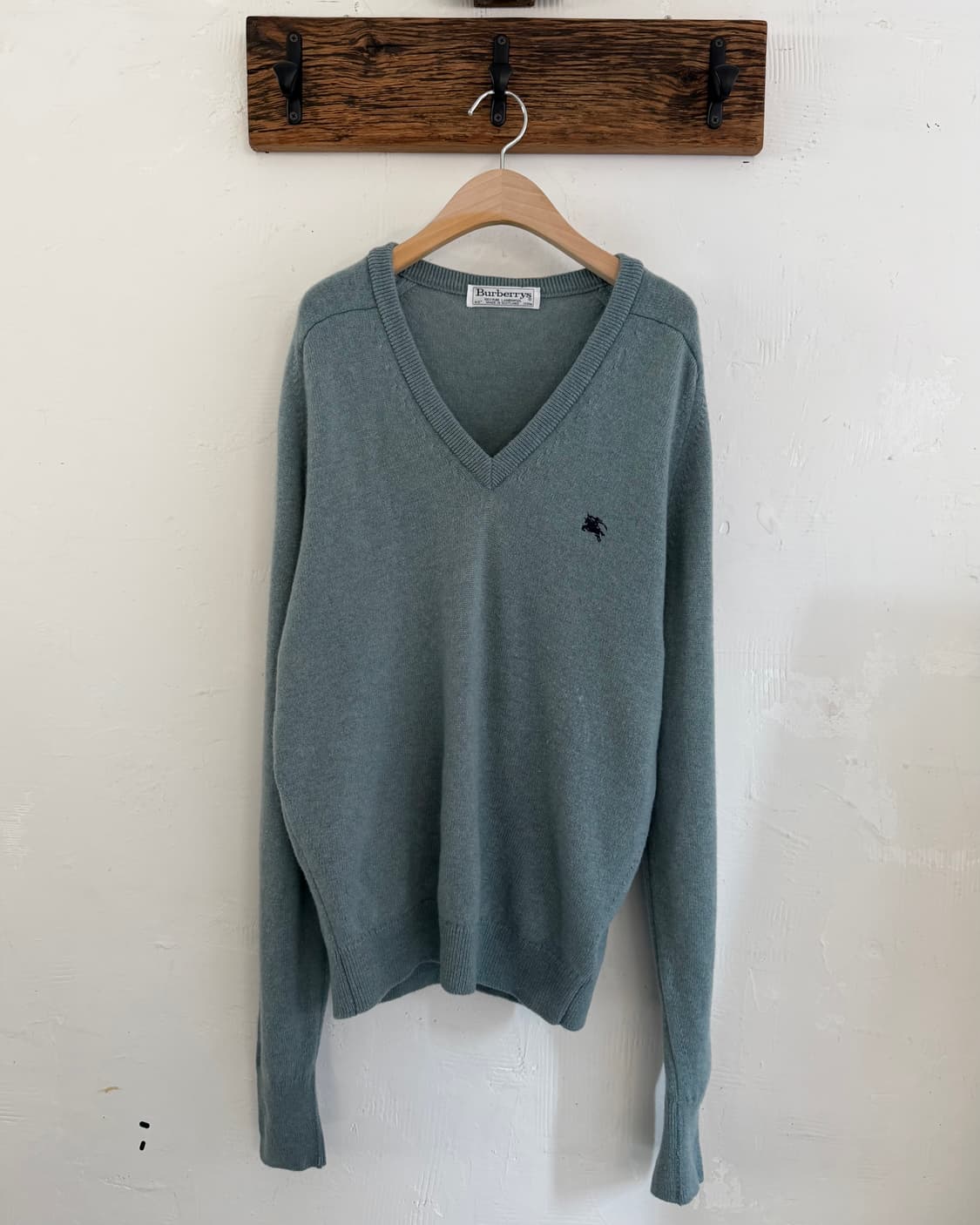 Burberry 버버리 기마로고 램스울 브이넥 니트 스톤블루컬러 상품이미지4
