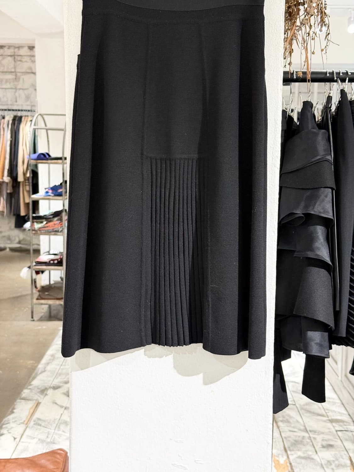 페라가모 블랙 라나버진울 버튼 미디 스커트 상품이미지6