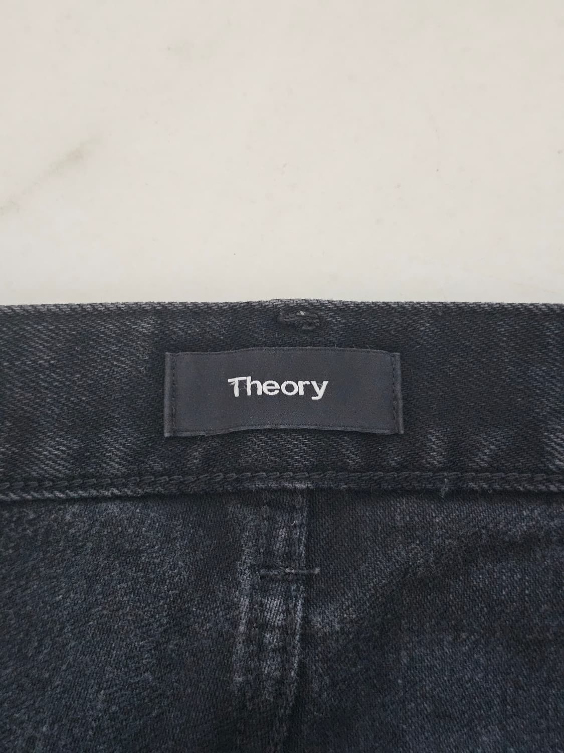 Theory 여성 블랙진 30사이즈 (슬림 스트레이트핏)

감각적인 실루 상품이미지5