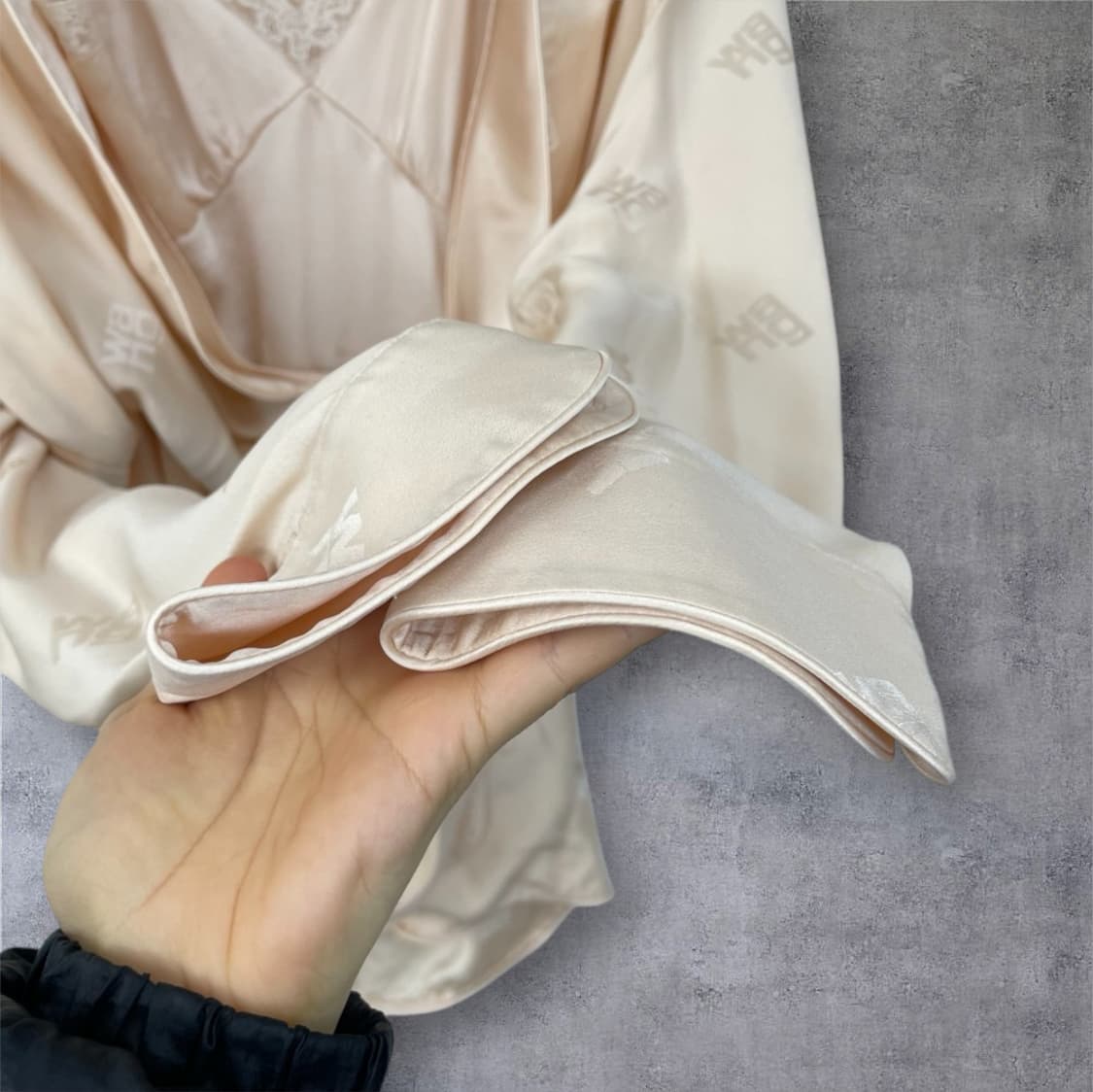 알렉산더왕 Alexanderwang 피치 모노그램 실크 기모노 플레이수트 상품이미지8