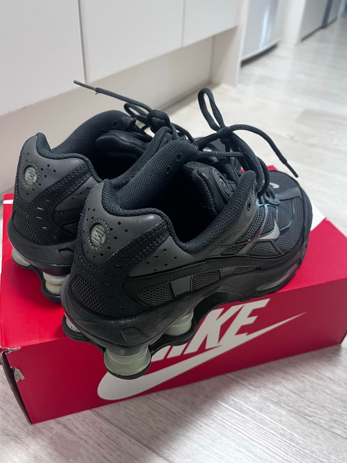 나이키 샥스 라이드 2 아이언 그레이 245 판매합니다! (국내 정발) 상품이미지2