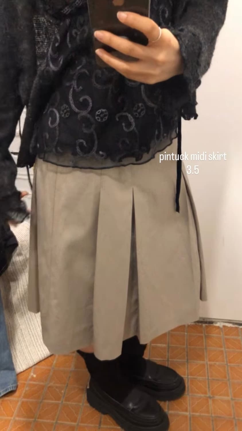 베이지 플리츠 미디스커트 상품이미지1