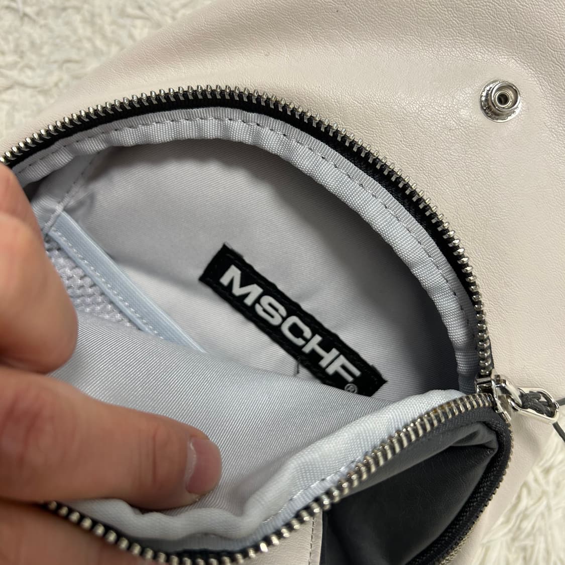 미스치프 폴더블 레더 슬링백 상품이미지3